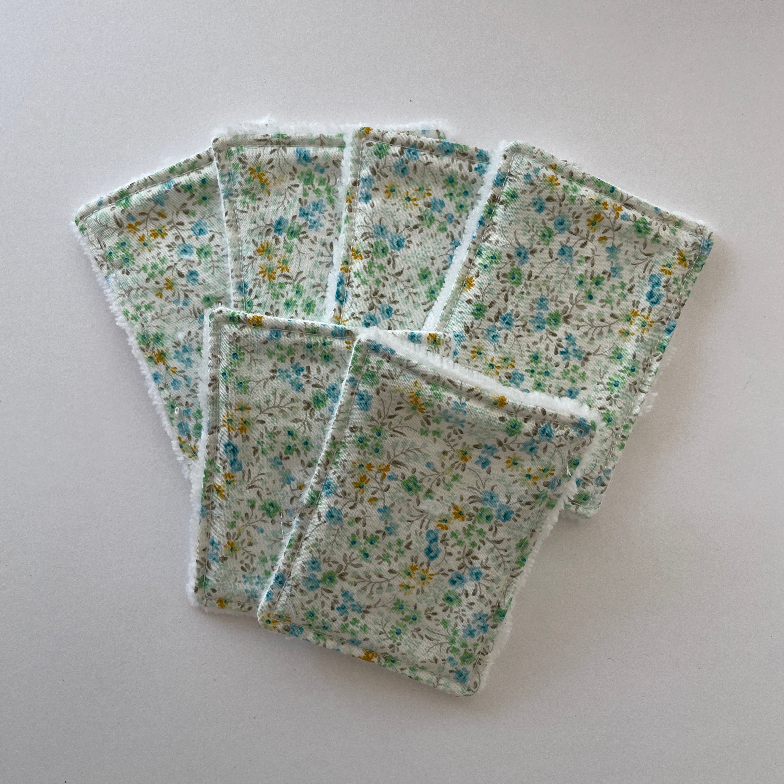 Lingettes démaquillantes petit format en lot de 6