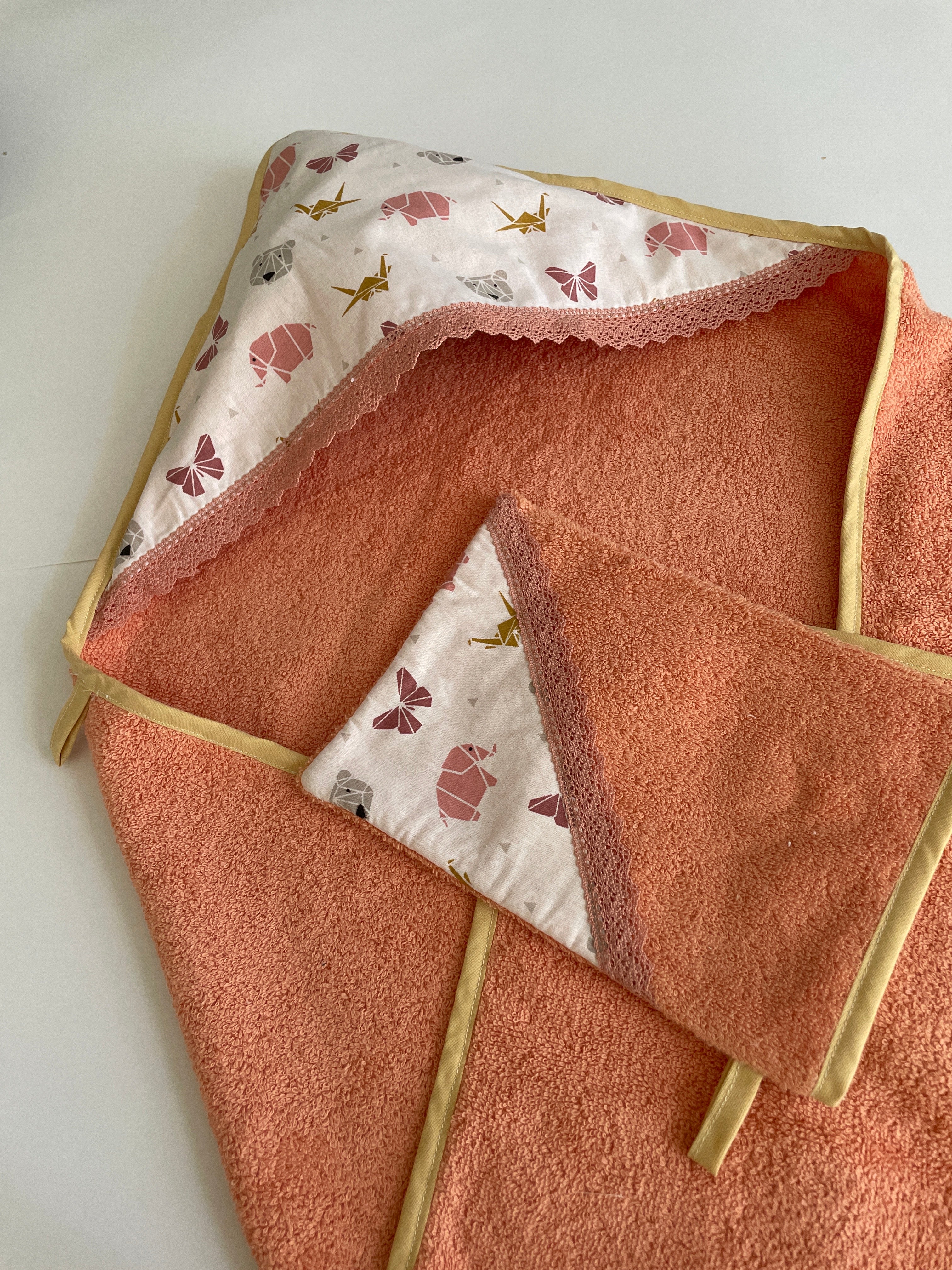 Ensemble cape de bain bébé et gant assorti
