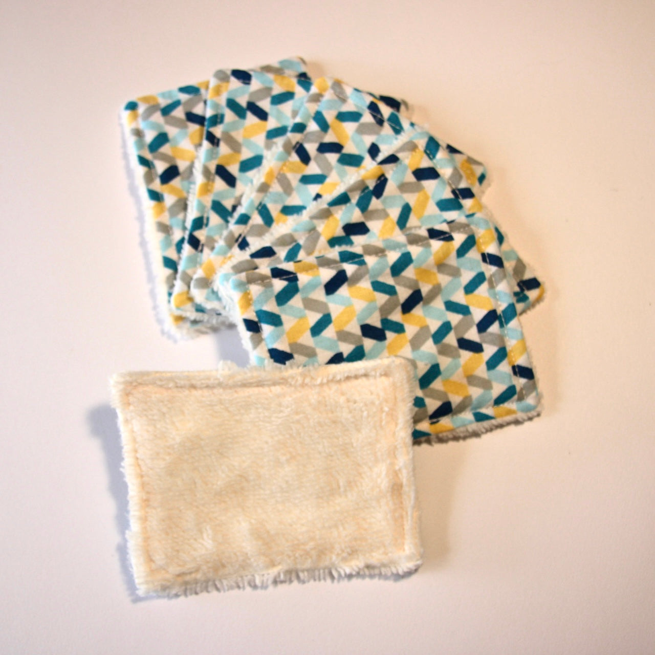 Lingettes démaquillantes petit format en lot de 6